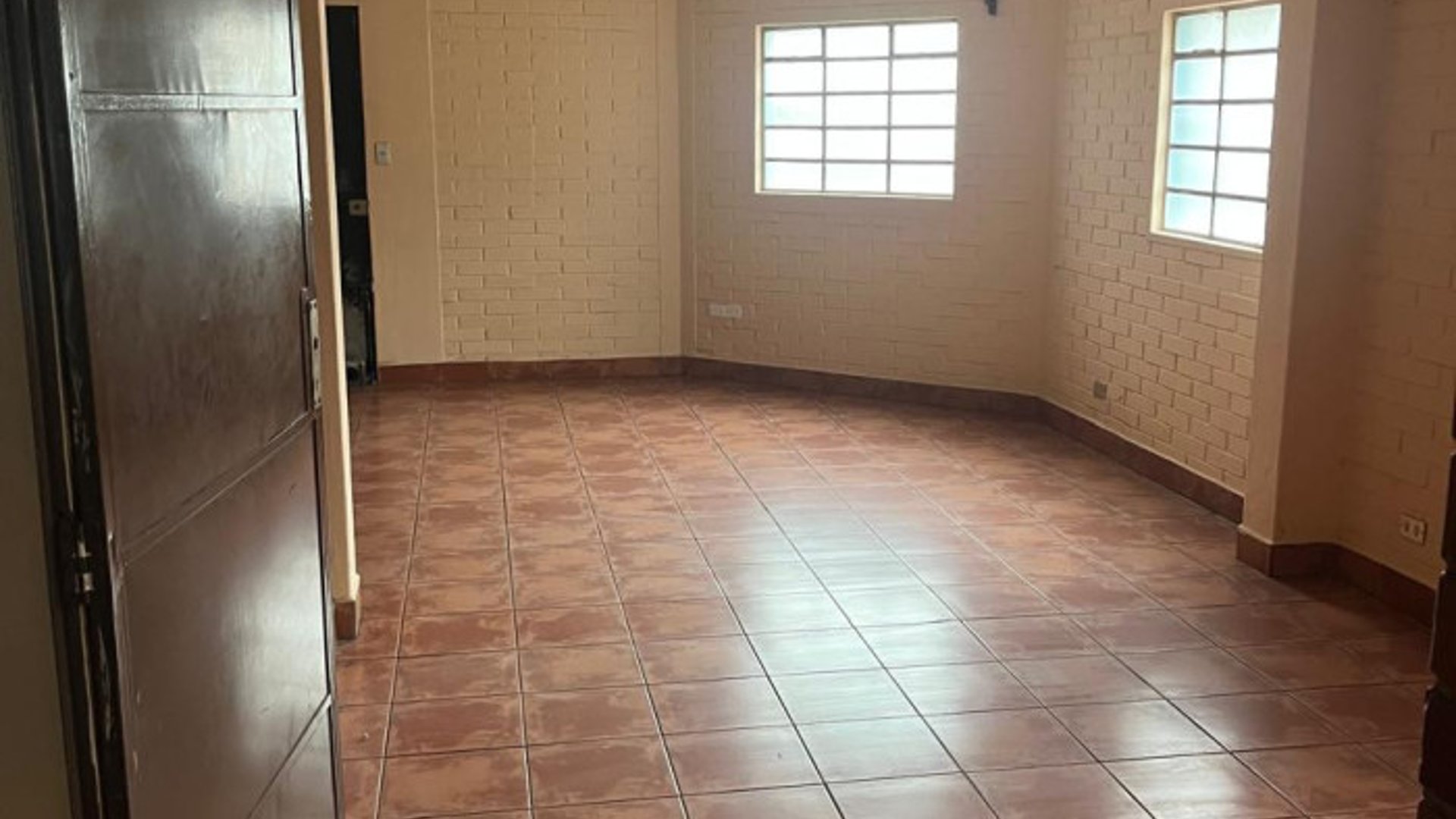 CASA COMERCIAL EN ALQUILER EN LA REFORMITA ZONA 12 - Miniatura 3