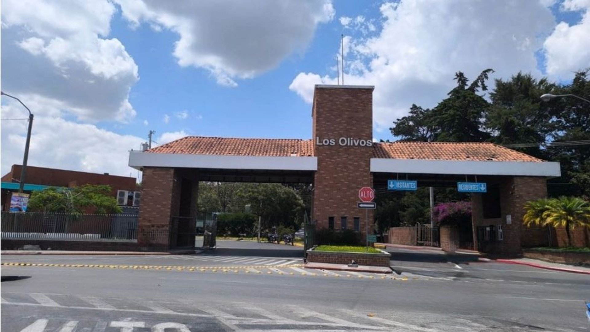???? CASA EN VENTA – 8 HAB + TERRAZA | CONDOMINIO LOS OLIVOS | ZONA 18