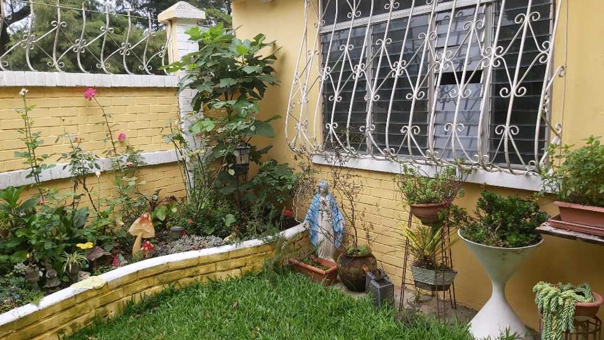 Casa en venta en Colonia Lourdes, Zona 16