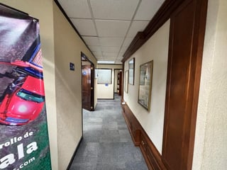 VENTA DE CÉNTRICA OFICINA 168MT2 - CENTRO EMPRESARIAL, ZONA 10 - 2