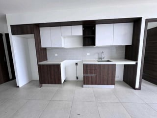 APARTAMENTO EN ALQUILER 📍 Edificio Mira 10, Zona 10 Ciudad Vieja - 3