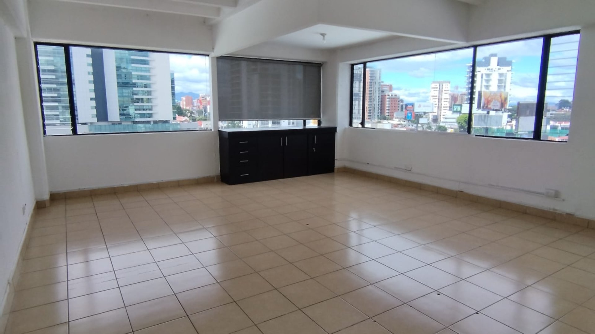 VENTA DE OFICINA EN PLAZA BURÓ | 20 CALLE, ZONA 10