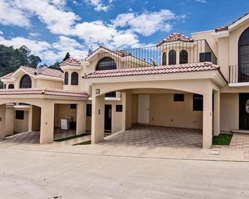 Hermosa Casa en Renta en Villas Suiza zona 16, 4 Habitaciónes, Jardin Grande‼️