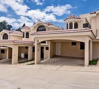Hermosa Casa en Renta en Villas Suiza zona 16, 4 Habitaciónes, Jardin Grande‼️