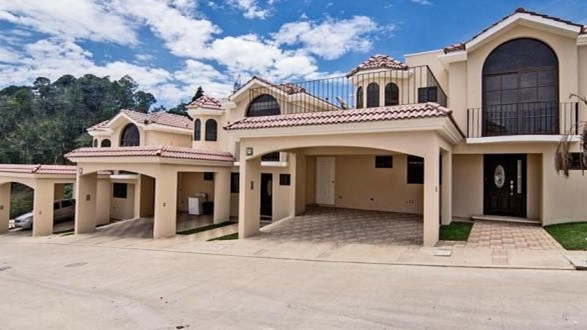 Hermosa Casa en Renta en Villas Suiza zona 16, 4 Habitaciónes, Jardin Grande‼️