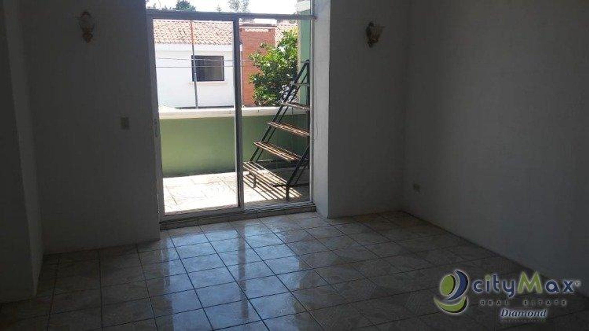 Venta de Casa Grande en Condominio  Terravista - Miniatura 2