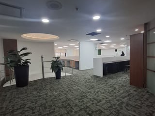Oficina en venta en zona 10 Medio nivel Para inversión - 2