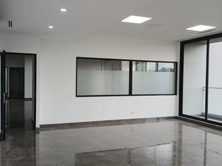 Rento Oficina Comercial en Zona 15 - Image 20