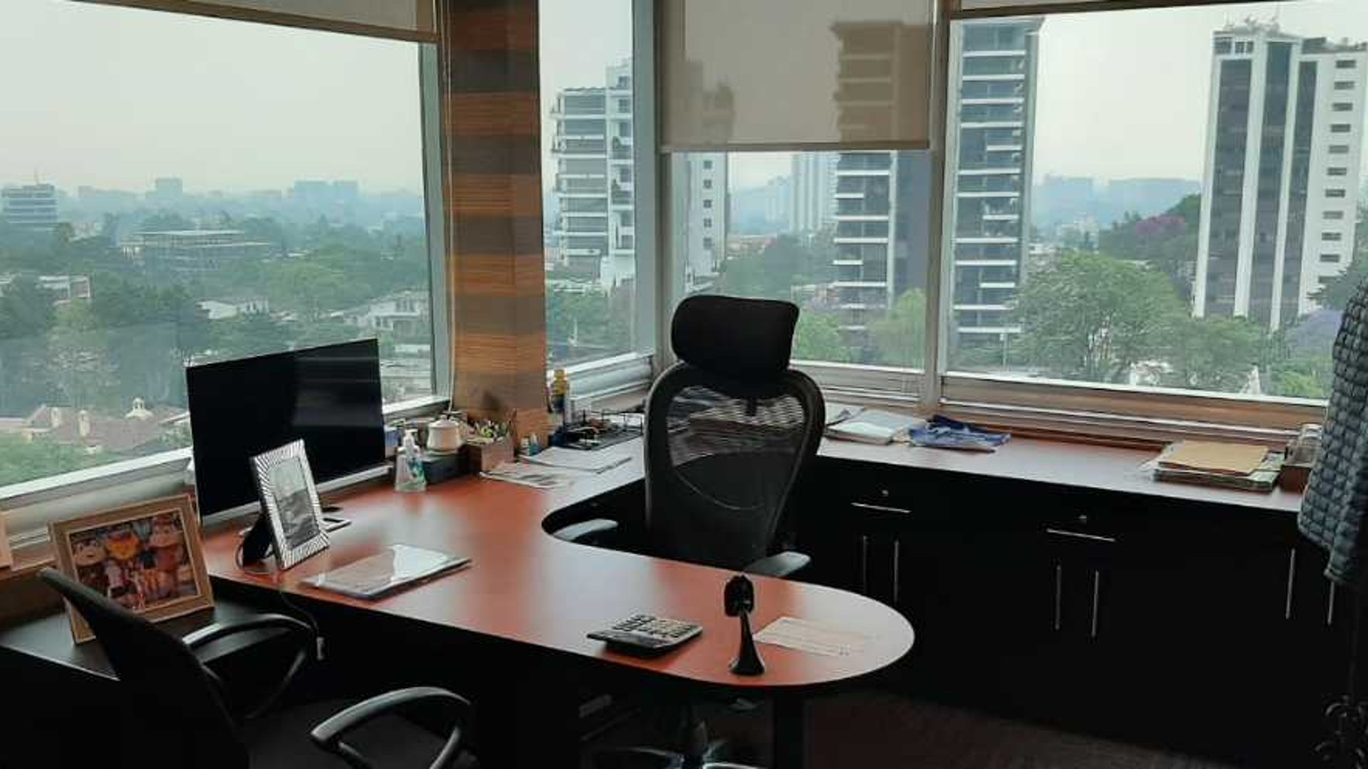 Vendo o Rento amplias oficinas Edif Avante Zona 15