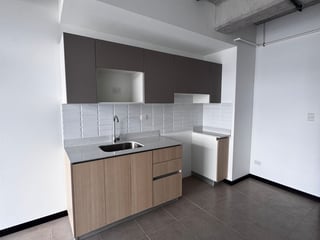 VENDO EN TORRE NIKAO BOULEVARD EL NARANJO - Image 6