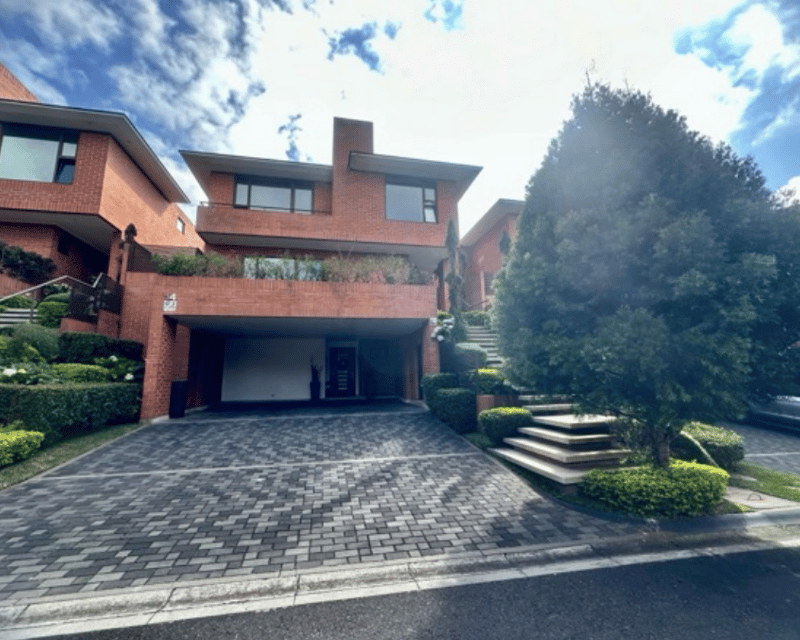 VENTA DE HERMOSA CASA - RES. CONCEPCIÓN, KM 15 CES