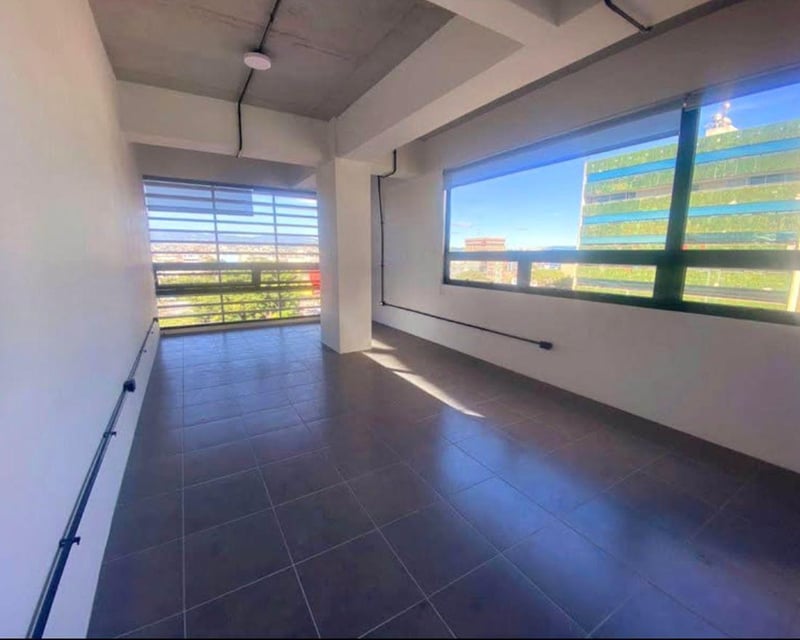 Oficina en alquiler en edificio Nova Reformador zona 9 Ref-5530