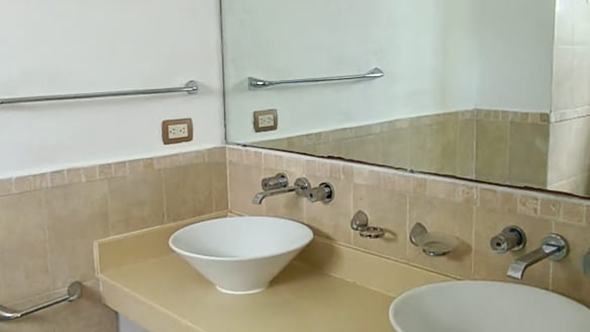 Elegante Apartamento en VENTA O RENTA LA VISTA ZONA 16 - Miniatura 7