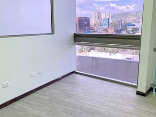 TORINO 1 / OFICINA EN VENTA ZONA 10 - 4