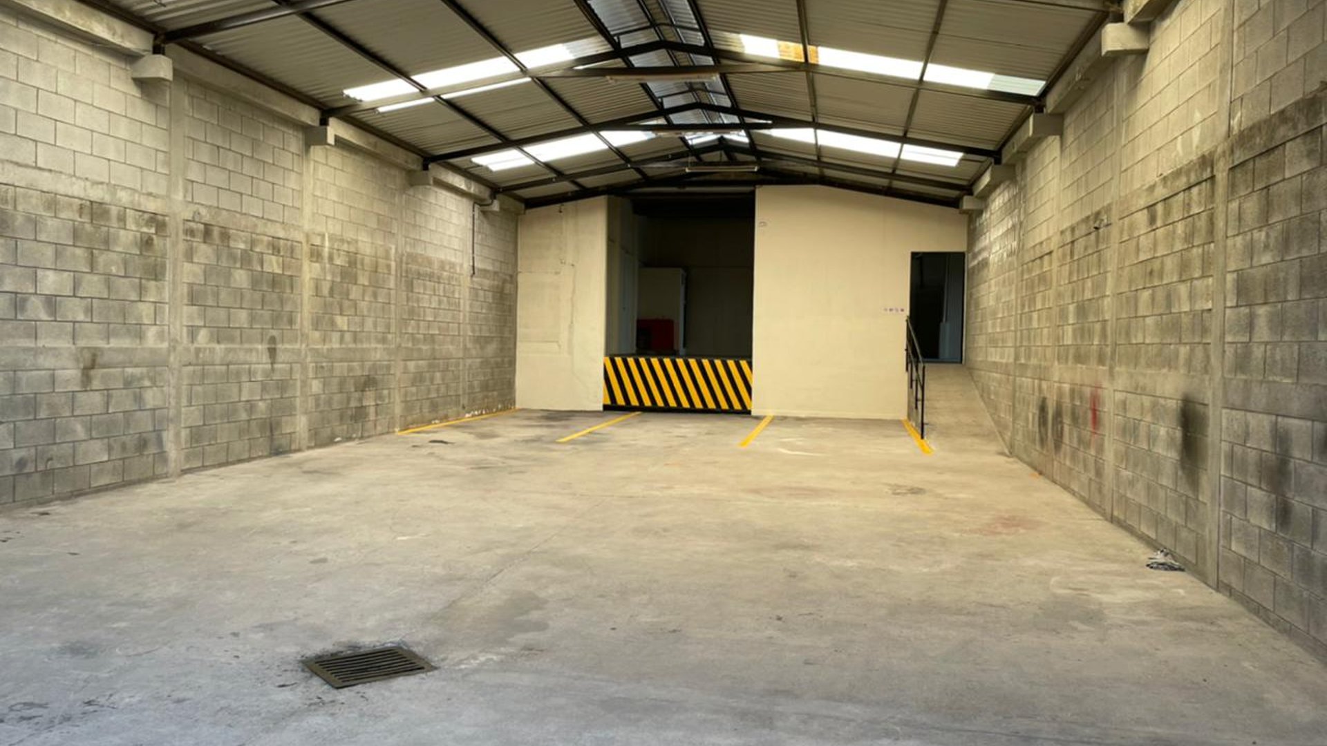 Alquilo Bodega en Zona 4 Mixco - Miniatura 6