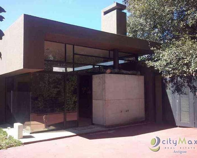 Vendo casa ubicada Los Encinos San Lucas Sacatepéquez