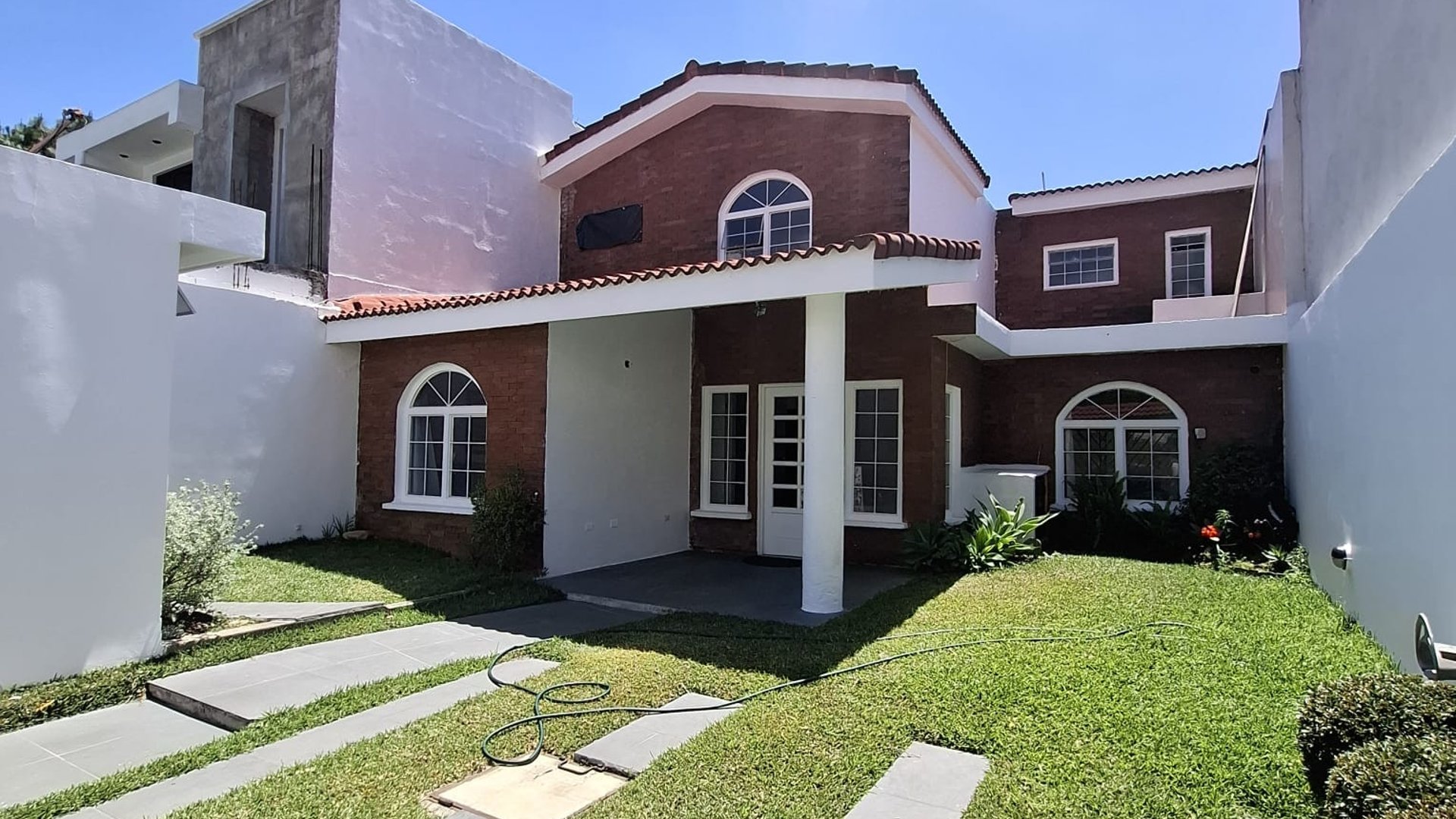 Casa en Venta en Las Orquídeas San Cristóbal Guatemala