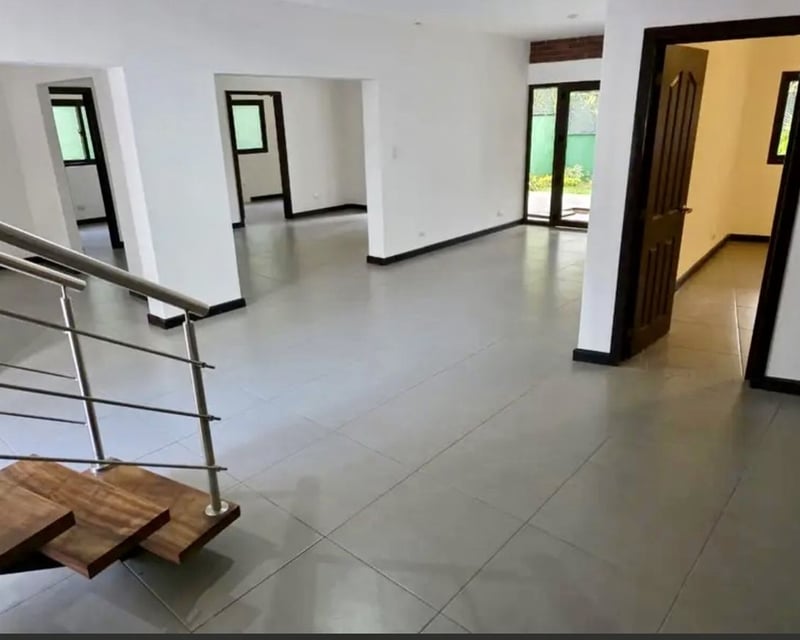 Casa en venta – Zona 15 Vista Hermosa 2, ideal oficinas o vivienda