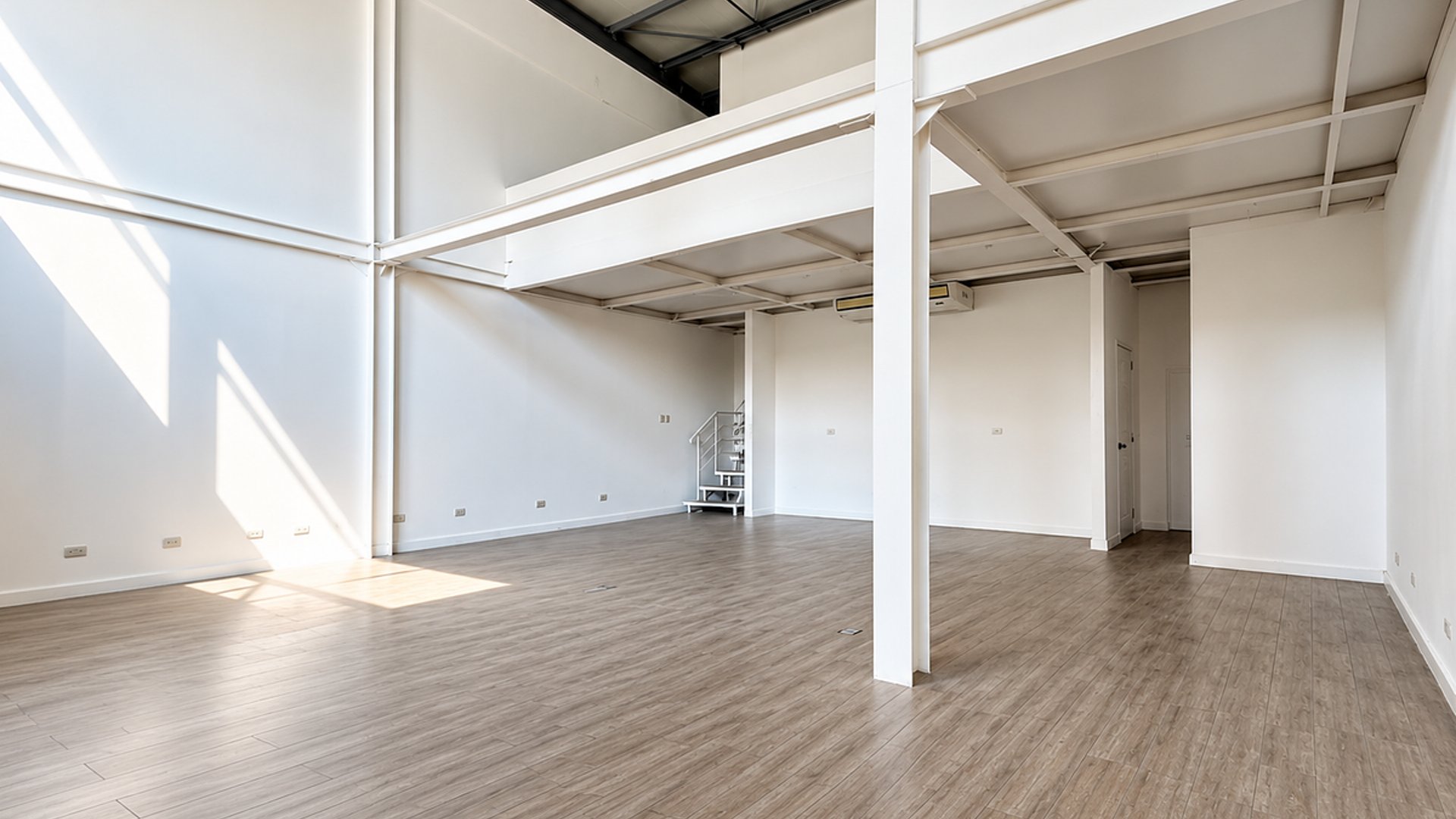 Excelente local comercial en renta en Zona 14