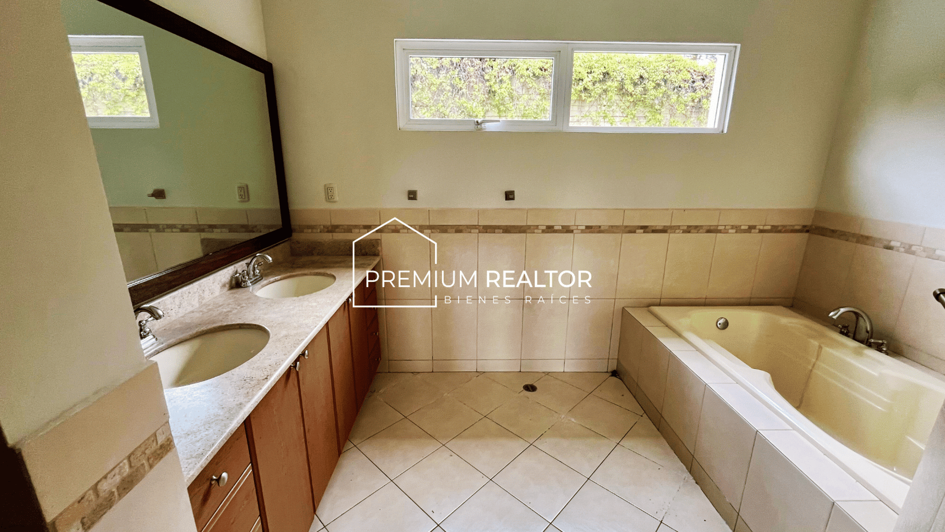Luxurious 4-Bedroom House with Garden in Casa & Campo, Fraijanes - Rent $2800 - Miniatura 7