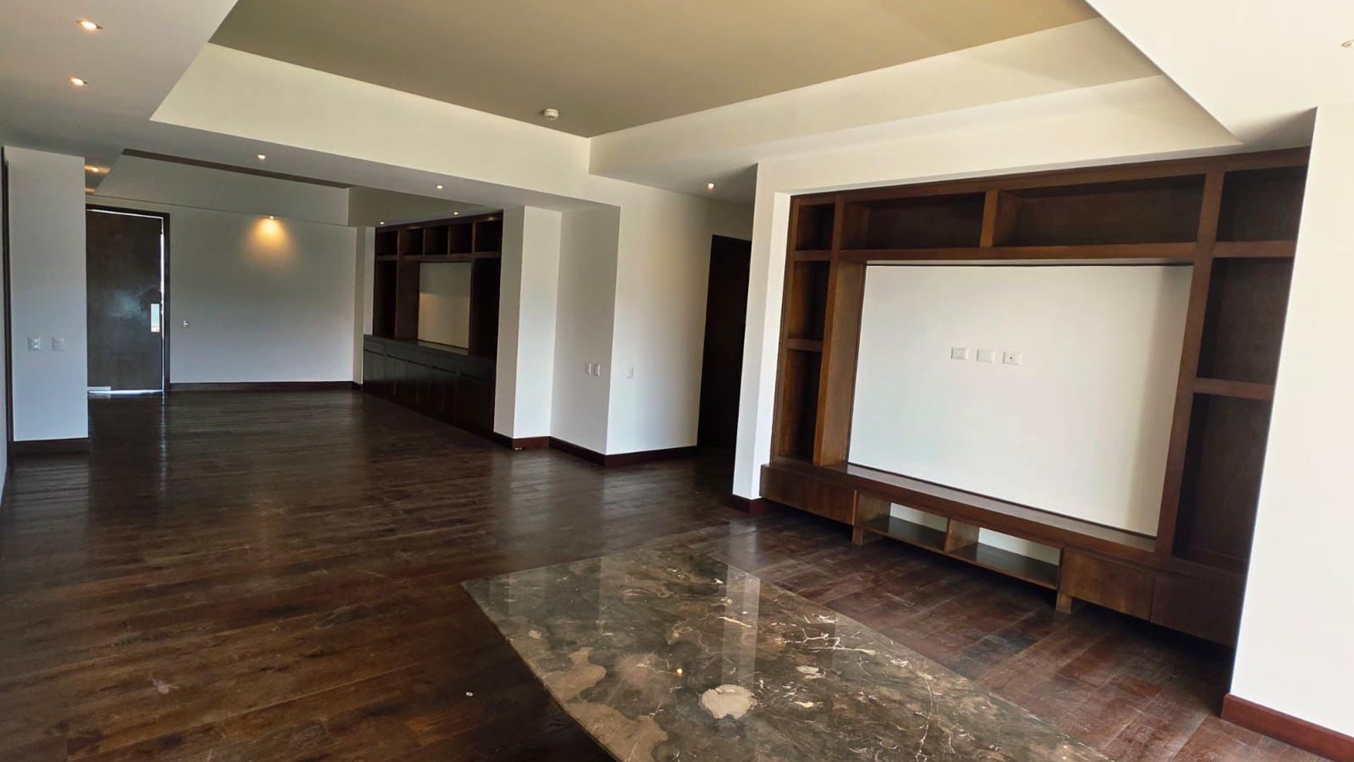 ELEGANTE, COMODO , MODERNO APARTAMENTO SECTOR EXCLUSIVO ZONA 10 - Miniatura 6