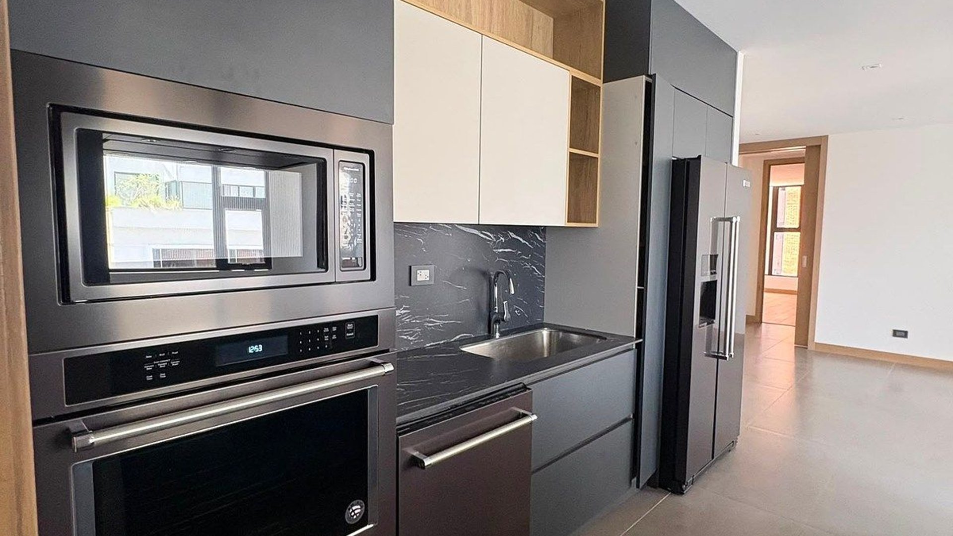 Apartamento en Alquiler  Edificio Torre Vertic Zona 14 - Image 1