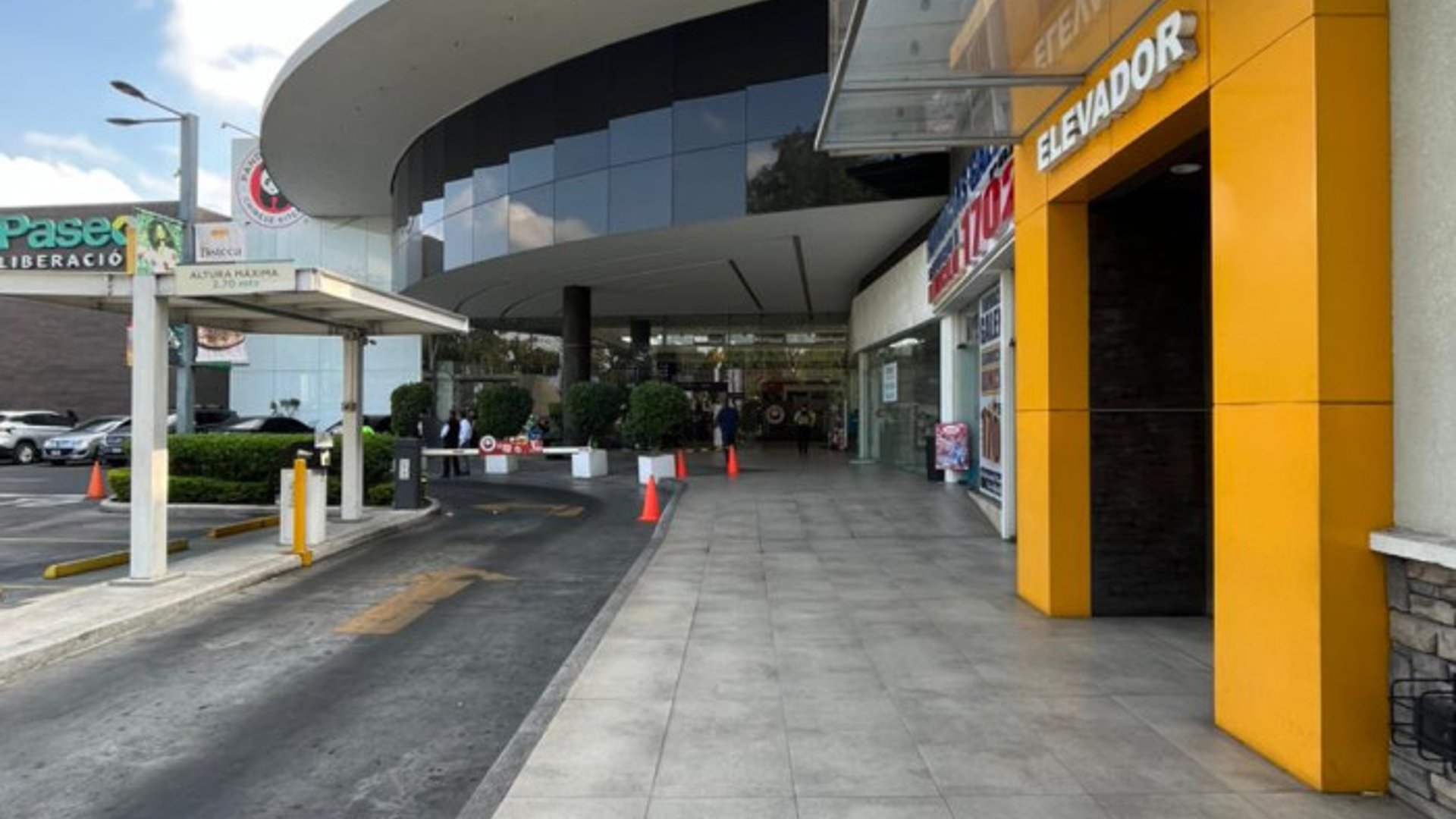 Local Comercial En Renta en Zona 9