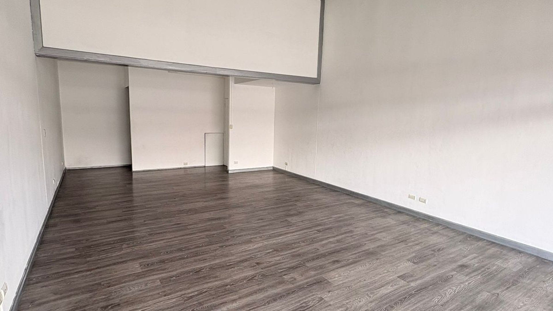 Alquiler de local Comercial en plaza 20 calle zona 10