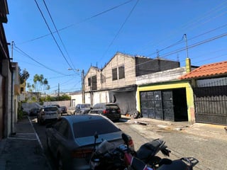 Vendo en Residenciales Catalina, Amplia propiedad con con 4 Locales - 3