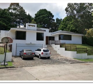CASA EN VENTA O RENTA DENTRO EXCLUSIVO CONDOMINIO AREA DE OLMECA