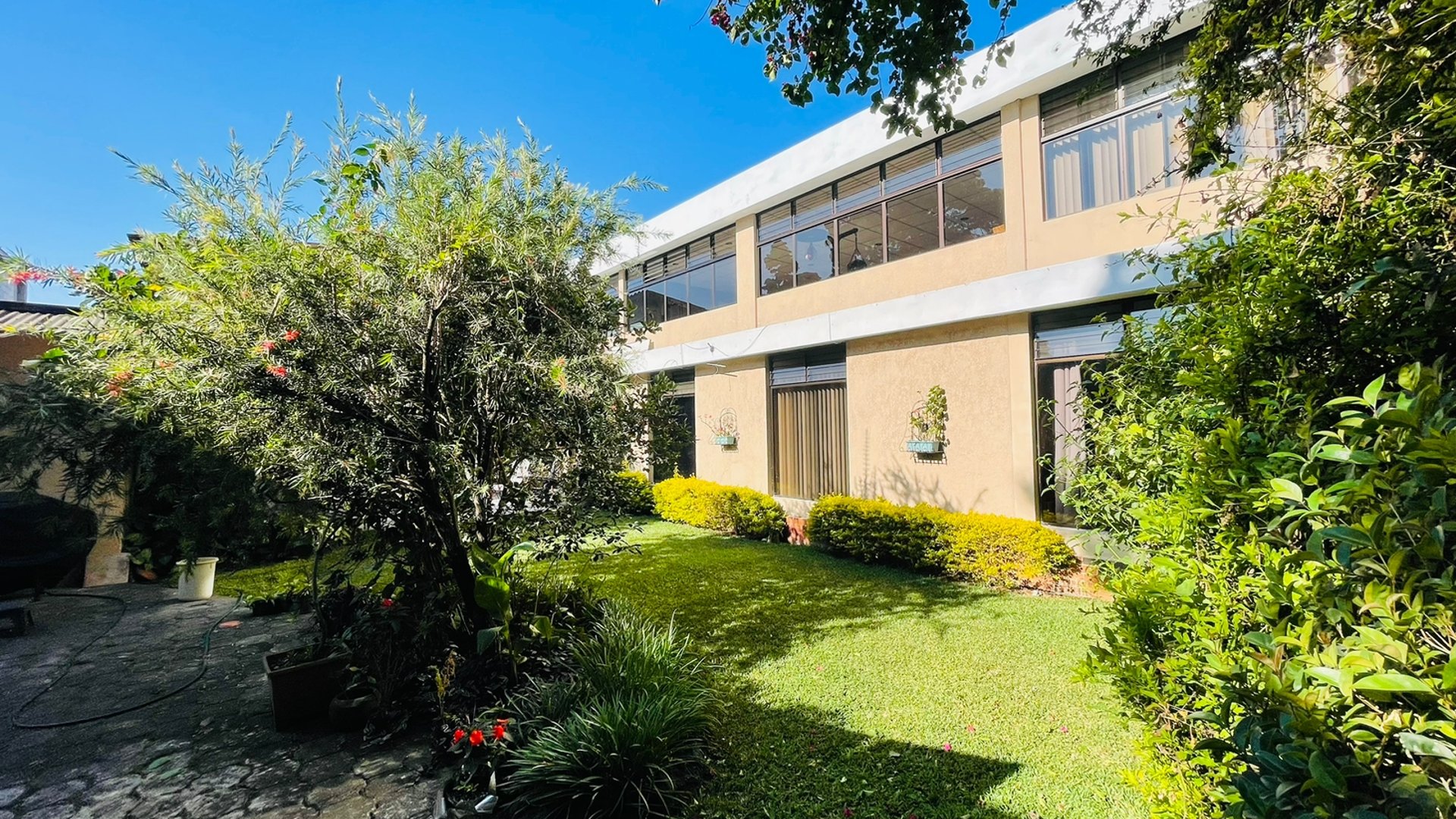 ALQUILER DE AMPLIA CASA VIVIENDA U OFICINAS - ZONA 07 