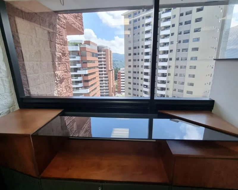 Alquilo linda y amplia oficina ubicada en Edificio Columbus zona 14