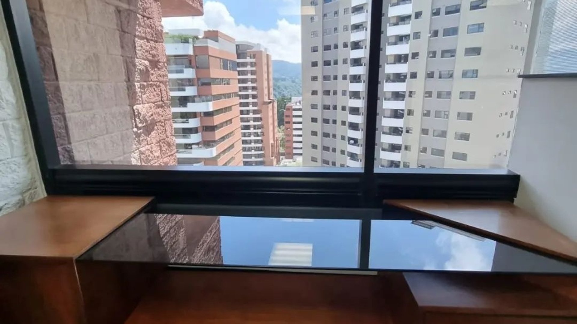 Alquilo linda y amplia oficina ubicada en Edificio Columbus zona 14