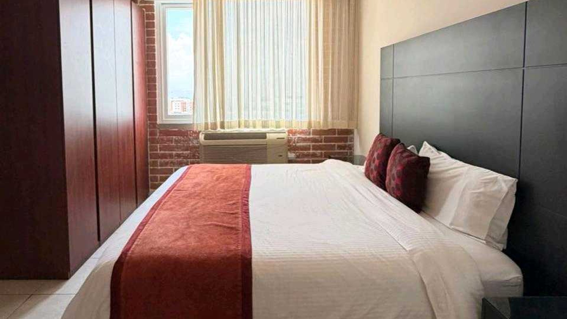 APARTAMENTO AMUEBLADO EN ALQUILER ???? Edificio Adriatika, Zona 14 - Miniatura 8