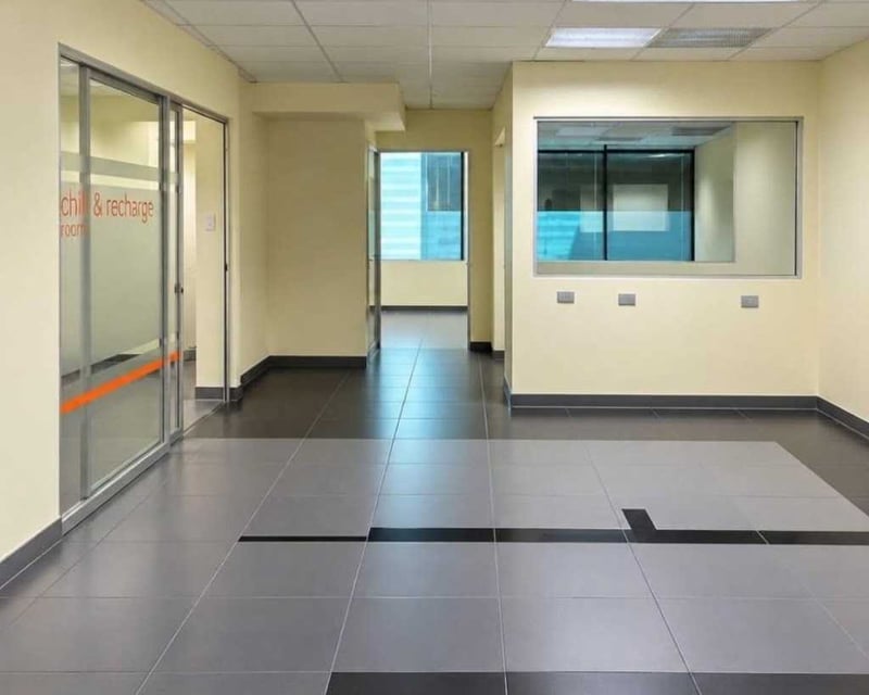 OFICINA REMODELADA EN VENTA 📍 Edificio Europlaza, Zona 14