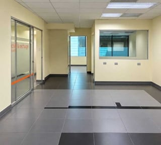 OFICINA REMODELADA EN VENTA 📍 Edificio Europlaza, Zona 14
