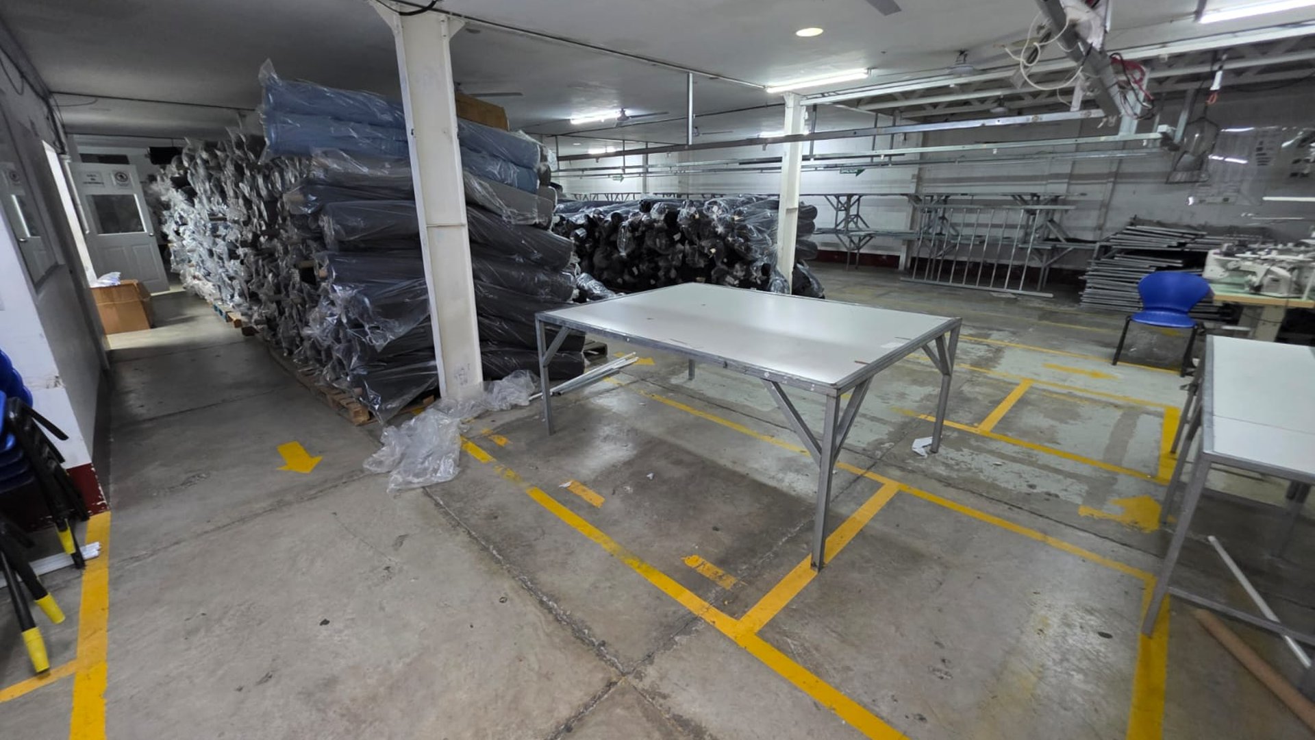 Bodega industrial con oficinas cerca de Calzada Roosevelt - Ref-5427