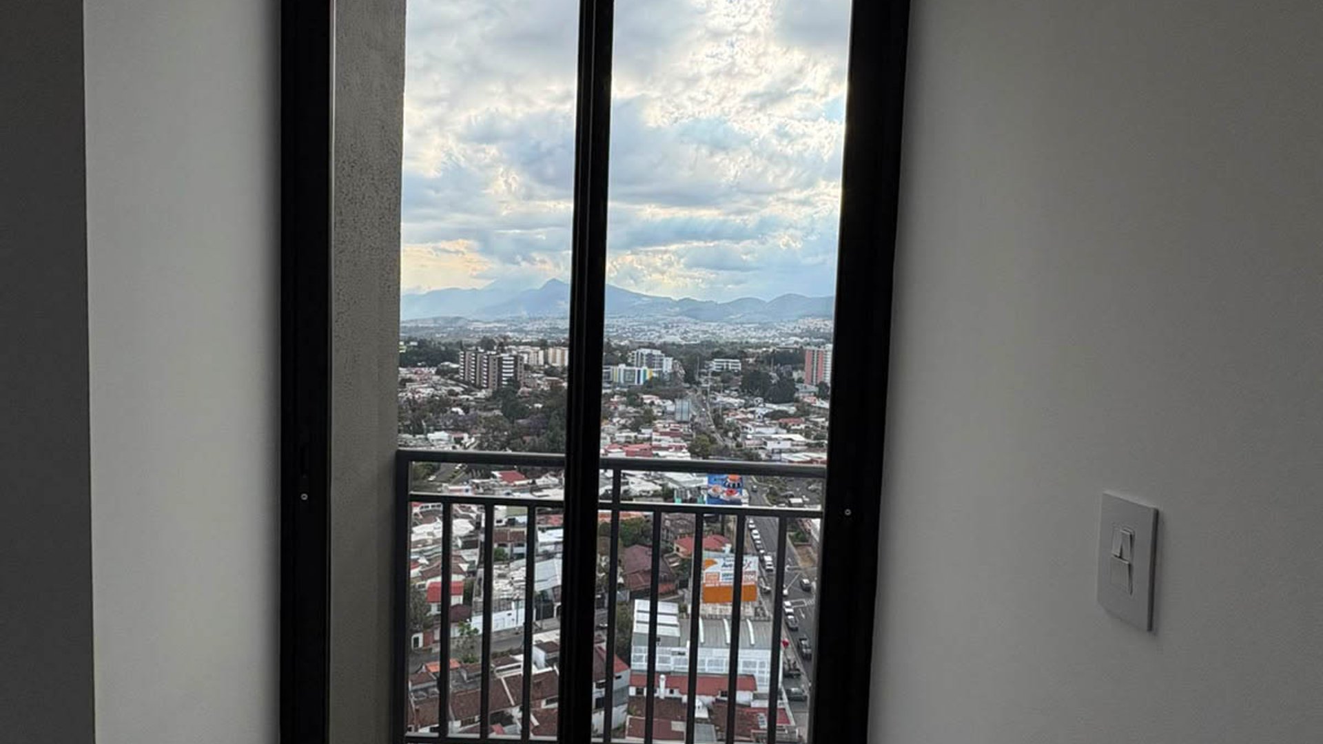 APARTAMENTO EN RENTA EN ZONA 11 MARISCAL - Miniatura 12