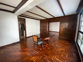 Casa en Venta – Sector La Villa, Zona 14 - Image 4