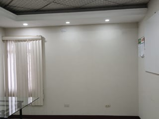 Rento Local u Oficina en Plaza LOREN, CAES - Image 3
