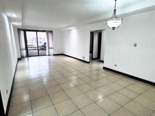 Penthouse con hab de servicio de 3 habitaciones en  Z10 Ref-5638 - 2