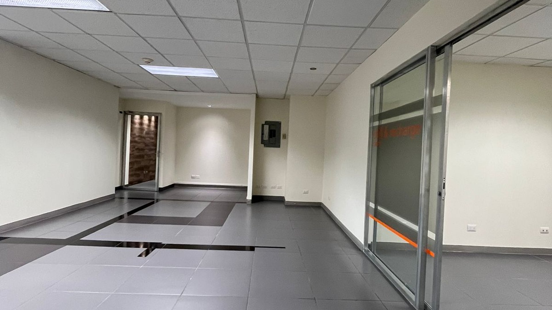 Oficina en Alquiler / Venta en Europlaza, zona 14 Guatemala - Miniatura 11