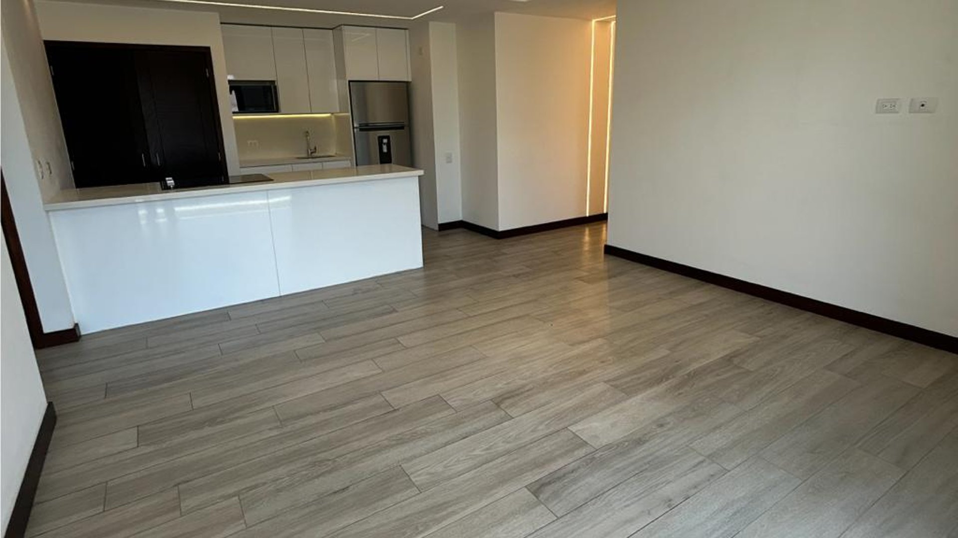 Apartamento en renta Con Linea Blanca en zona 14 - Miniatura 5