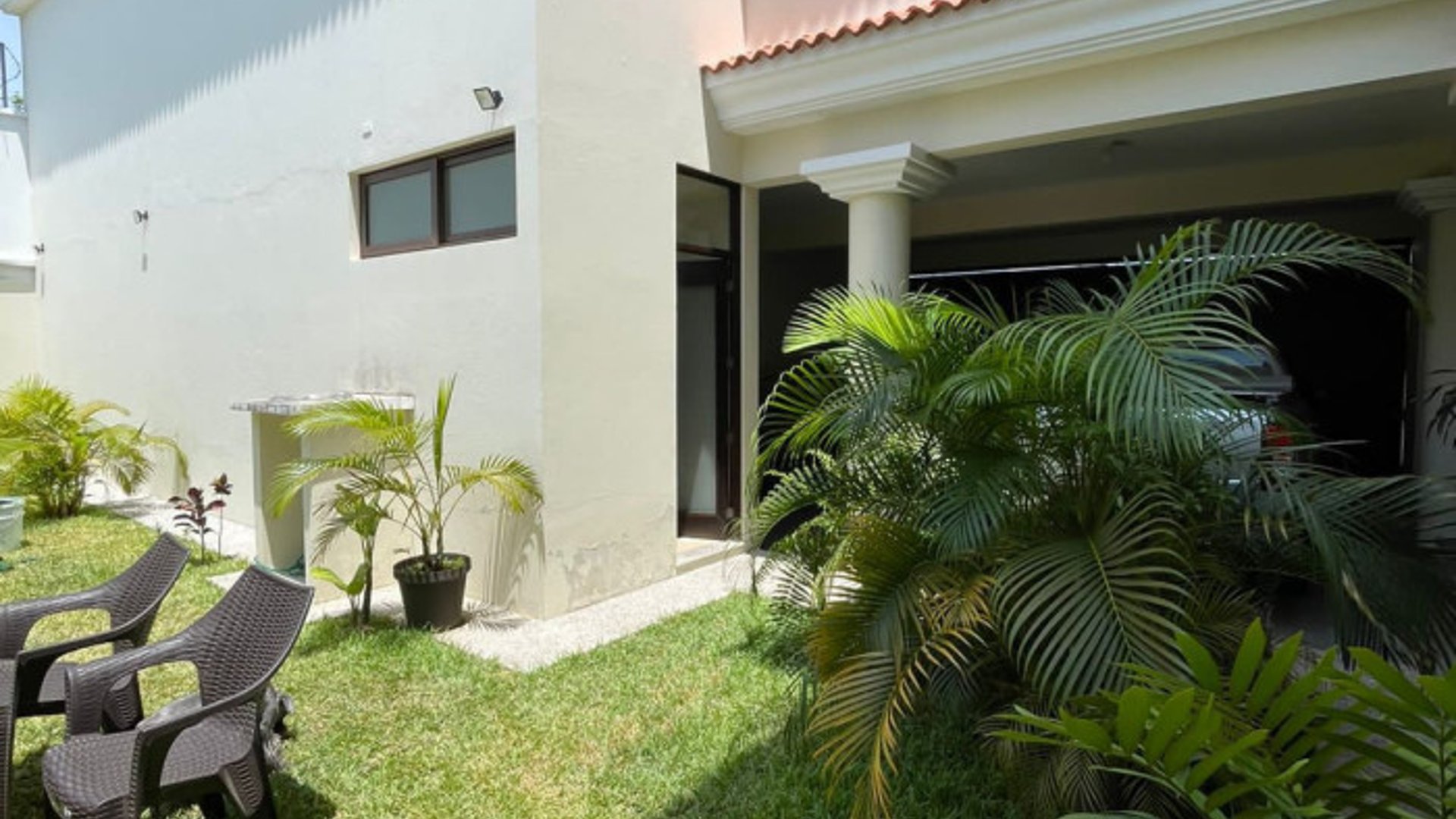 Casa grande en venta en Jutiapa sobre calle principal - Image 1