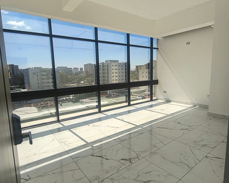 Oficina o clinica en renta, Edificio Renovati zona 10
