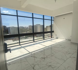 Oficina o clinica en renta, Edificio Renovati zona 10