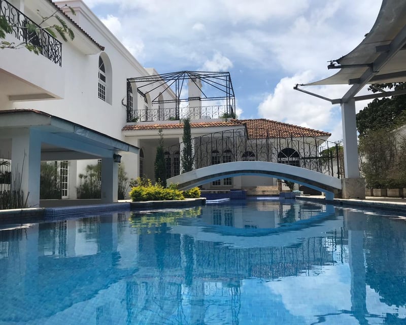 Exclusiva Casa con Piscina en Foresta de Cayalá | Zona 16