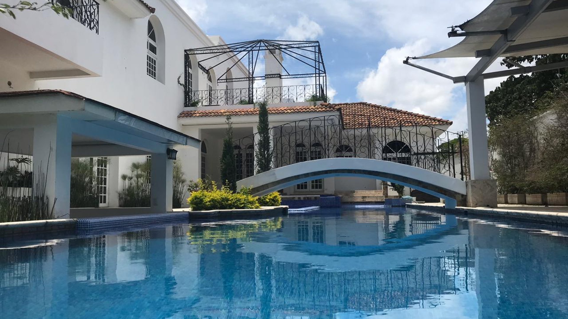 Exclusiva Casa con Piscina en Foresta de Cayalá | Zona 16