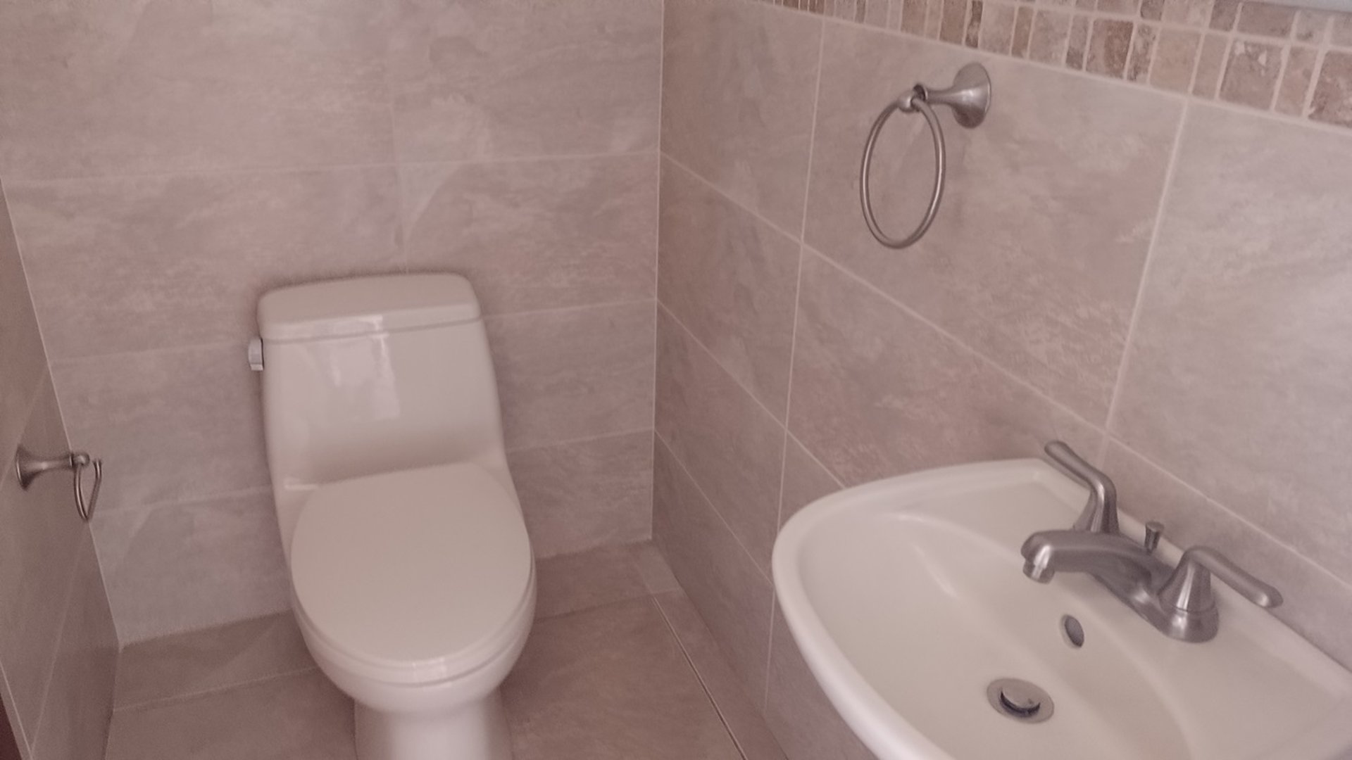 Alquilo Apartamento de 2 dormitorios Zona 15 - Miniatura 16
