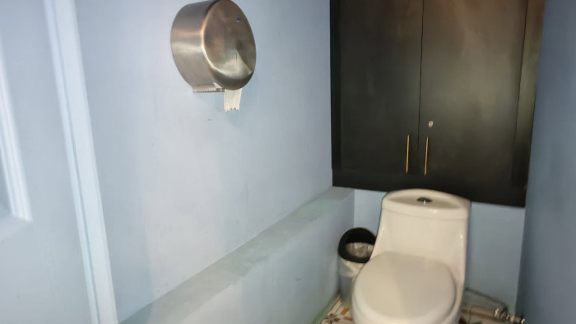 Local comercial renta zona 14 en Edificio Residencial - Miniatura 8